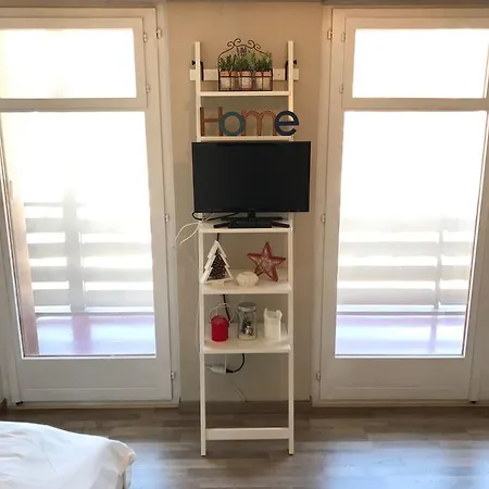 Cosy Refurbished Studio